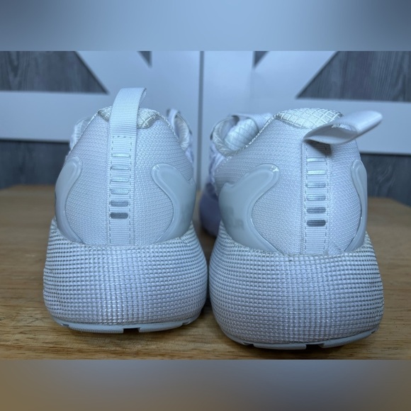 S33. Men’s UNDER ARMOUR HOVR MEGA 3 CLONE EU44/US 10 - Picture 8 of 12